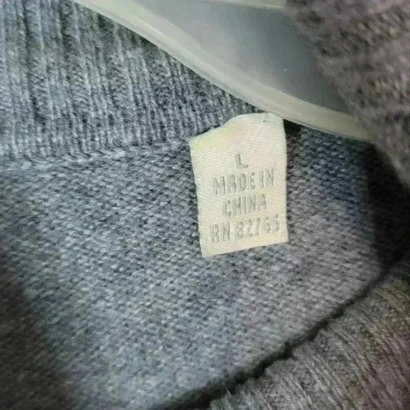 Brand unknown gray turtle neck long sleeve 100 % Cashmere sweater. - Picture 2 of 4